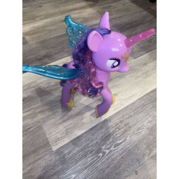 My Little Pony Twilight Sparkle - Talks, Sings & Moves - Picture 2 of 9